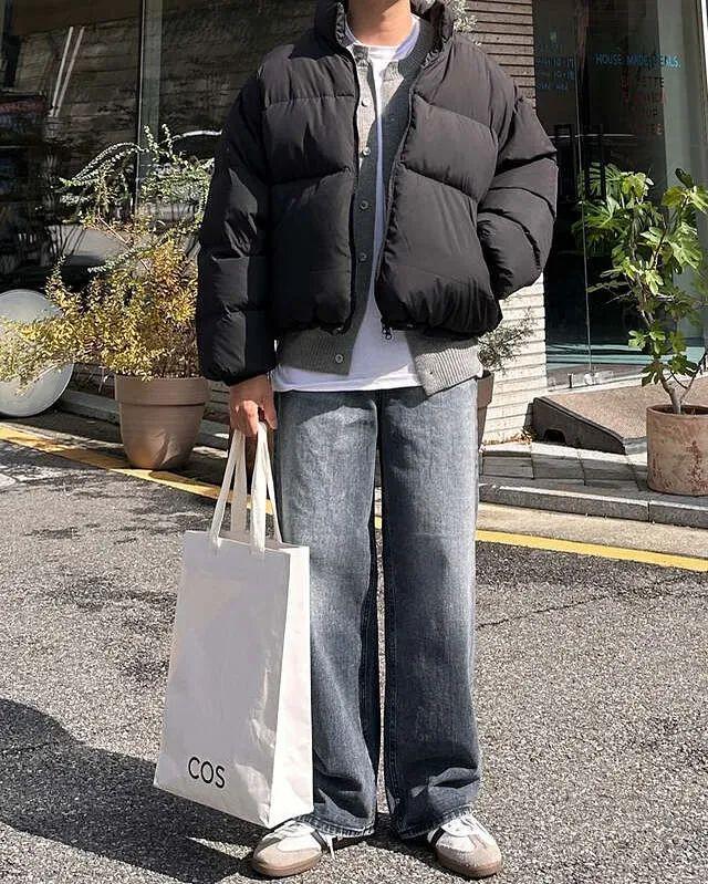 气穿搭这3套时尚有范尽显潮男魅力！AG旗舰厅网站男生“冬季必备”的帅(图2)