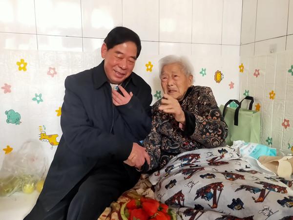 余年义务接生3000余新生娃 一生撒爱无怨无悔AG旗舰厅平台山东胶州：106岁老人孙鲍氏40(图3)