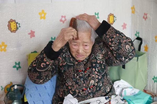 余年义务接生3000余新生娃 一生撒爱无怨无悔AG旗舰厅平台山东胶州：106岁老